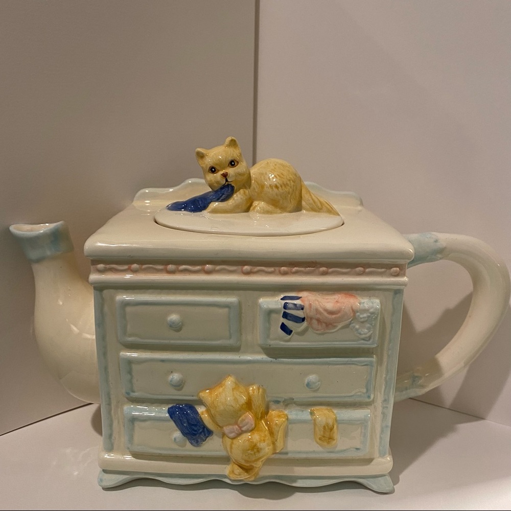 Vintage Teapot with small creamer pitcher